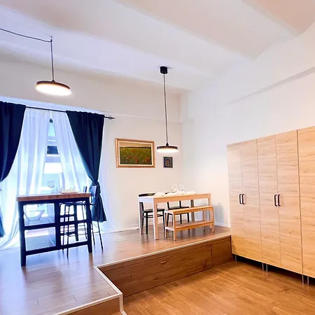 Aumetz Square Apartment